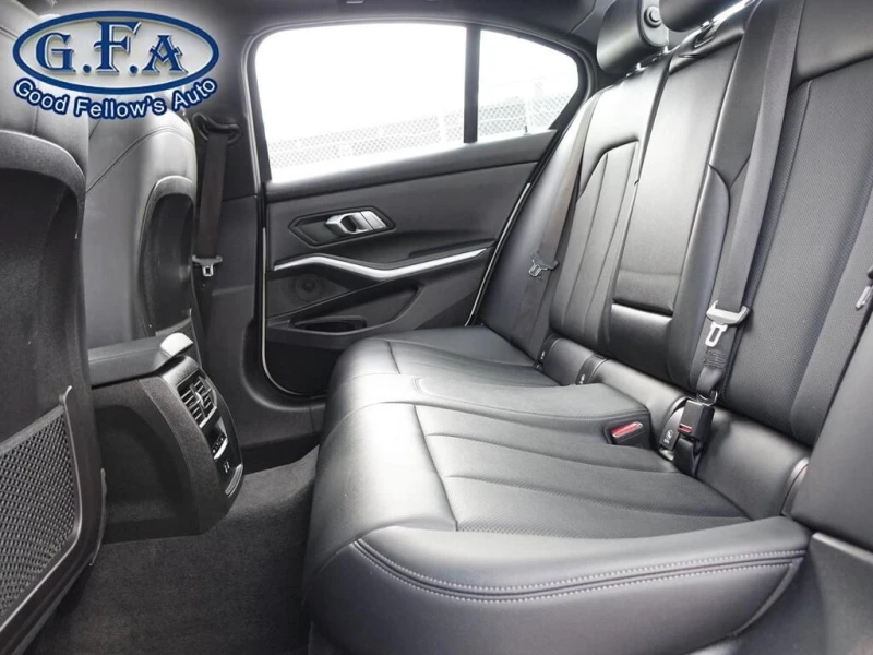 BMW 330 * PREMIUM* CARFAX * ЦЕНА ДО БЪЛГАРИЯ, снимка 11 - Автомобили и джипове - 52968887