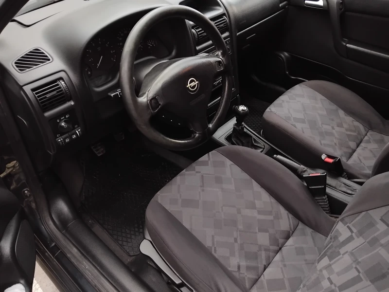 Opel Astra 1.6///KLIMA///TOP, снимка 11 - Автомобили и джипове - 53263622