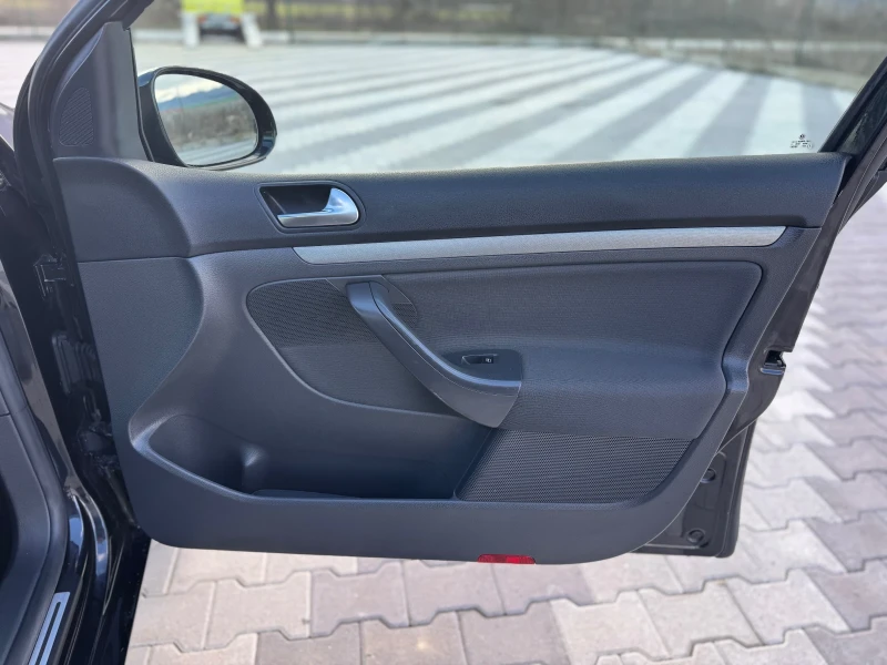 VW Golf 1.9 TDI 105k.c, снимка 8 - Автомобили и джипове - 53403061