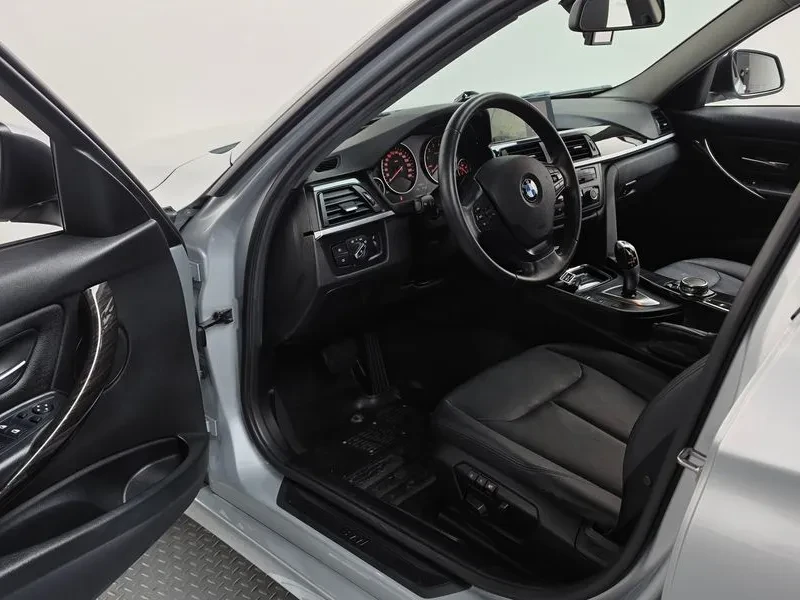 BMW 320 i - САМО 30% АВАНС, снимка 10 - Автомобили и джипове - 56304492