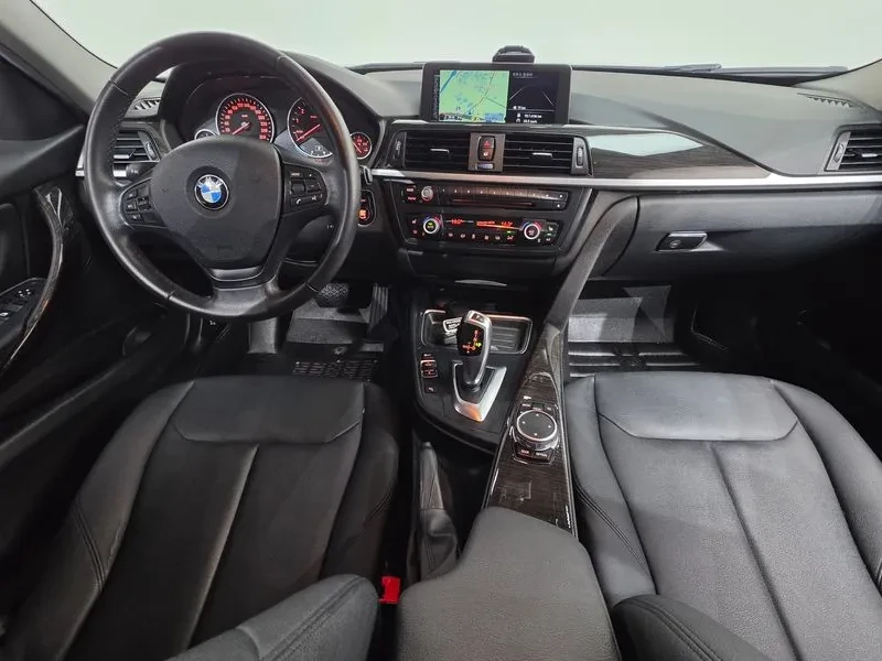 BMW 320 i - САМО 30% АВАНС, снимка 7 - Автомобили и джипове - 56304492