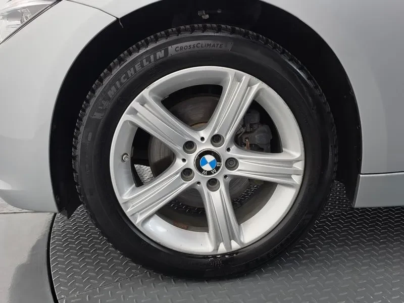 BMW 320 i - САМО 30% АВАНС, снимка 5 - Автомобили и джипове - 56304492