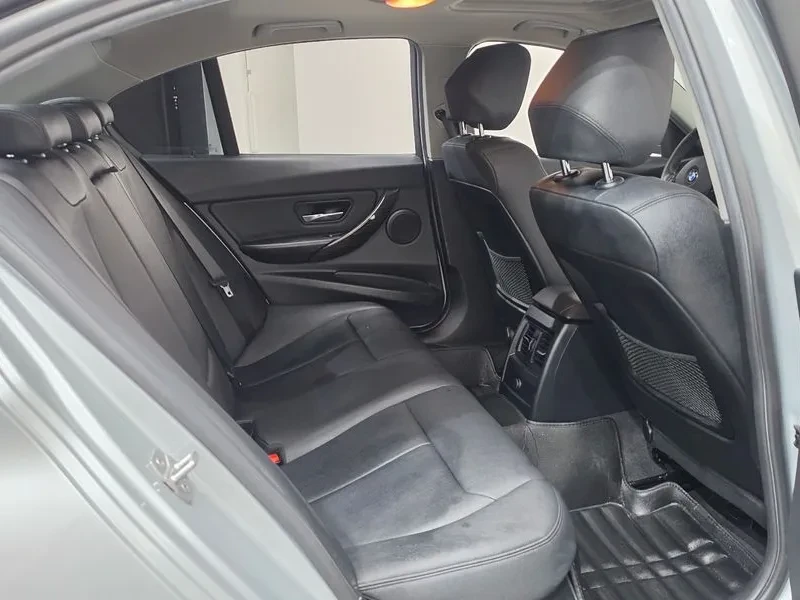 BMW 320 i - САМО 30% АВАНС, снимка 11 - Автомобили и джипове - 56304492