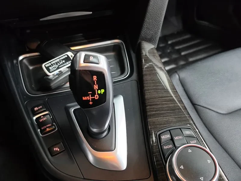 BMW 320 i - САМО 30% АВАНС, снимка 9 - Автомобили и джипове - 56304492