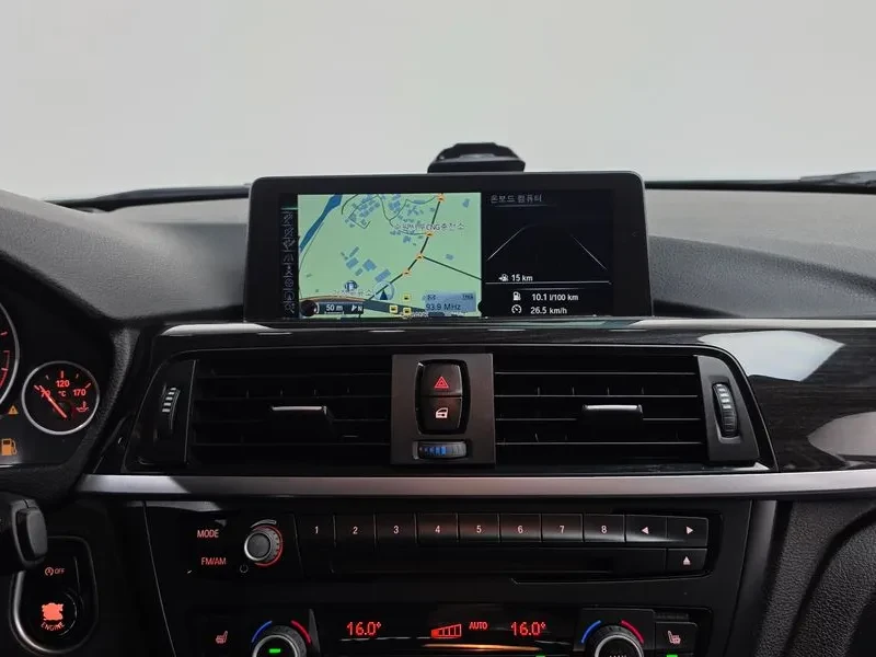 BMW 320 i - САМО 30% АВАНС, снимка 12 - Автомобили и джипове - 56304492