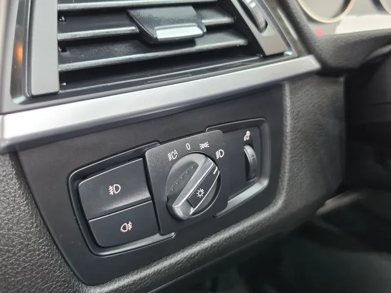 BMW 320 i - САМО 30% АВАНС, снимка 15 - Автомобили и джипове - 56304492