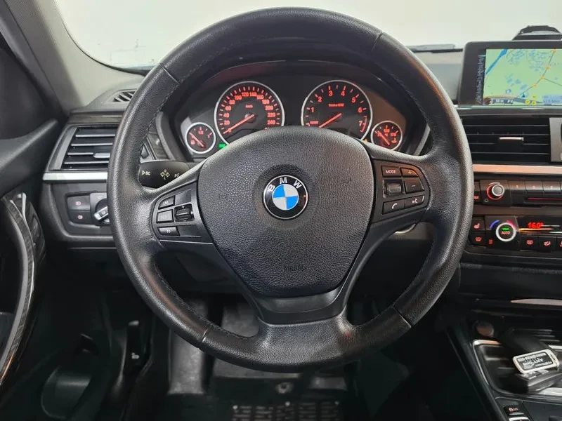 BMW 320 i - САМО 30% АВАНС, снимка 13 - Автомобили и джипове - 56304492