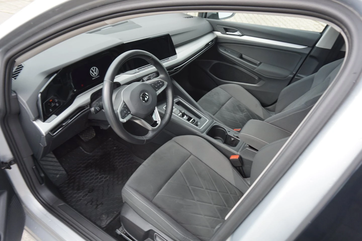 VW Golf 8 Life 1.5 eTSI OPF DSG - изображение 6