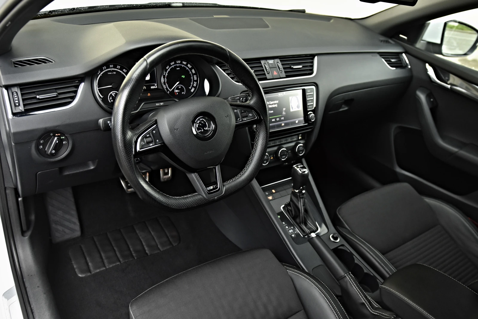 Skoda Octavia 2.0TDI VRS 4x4 184H.P DISTRONIK+ VRS-SITZE - изображение 9