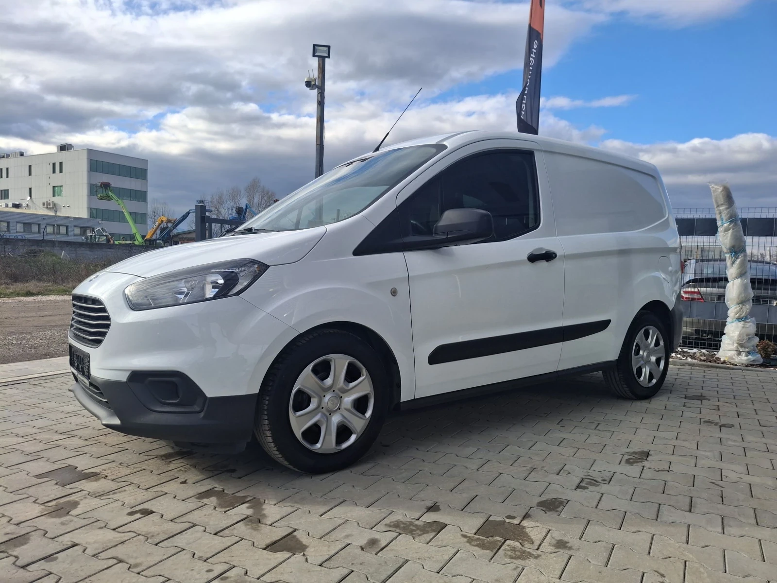 Ford Courier 1.5 euro6 TOP 2023г - изображение 3