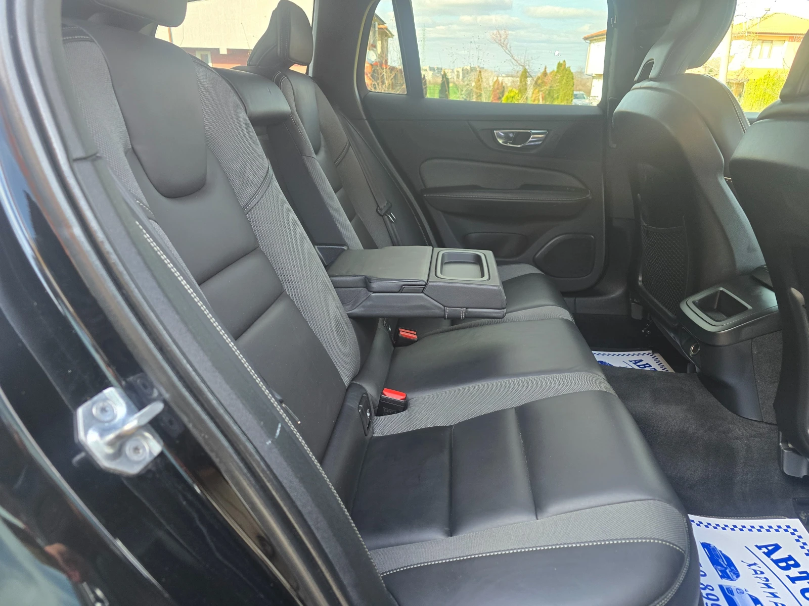 Volvo V60 2.0D3-190K.C-R-DESIGN-СУПЕР ЛУКСОЗНО ИЗПЪЛНЕНИЕ, снимка 16 - Автомобили и джипове - 54043681