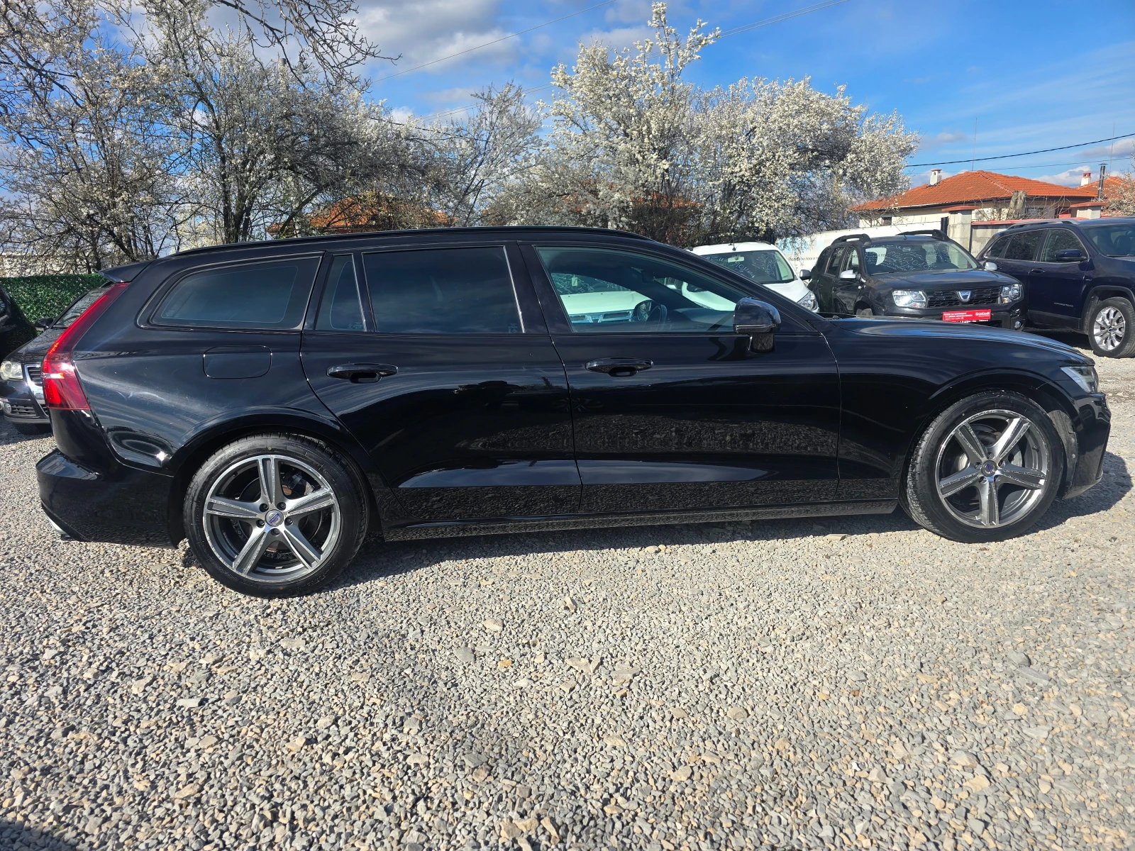 Volvo V60 2.0D3-190K.C-R-DESIGN-СУПЕР ЛУКСОЗНО ИЗПЪЛНЕНИЕ, снимка 6 - Автомобили и джипове - 54043681