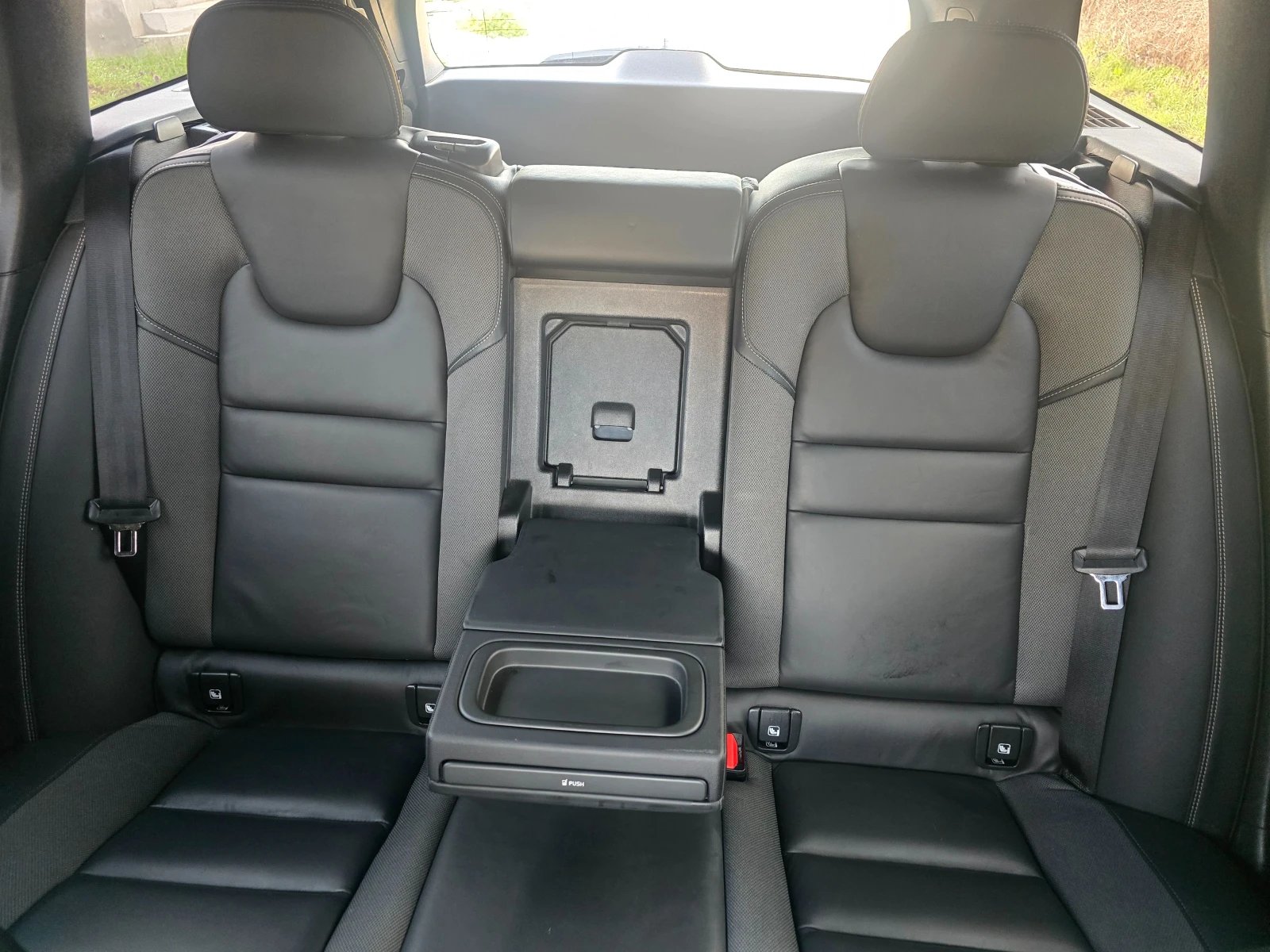 Volvo V60 2.0D3-190K.C-R-DESIGN-СУПЕР ЛУКСОЗНО ИЗПЪЛНЕНИЕ, снимка 15 - Автомобили и джипове - 54043681