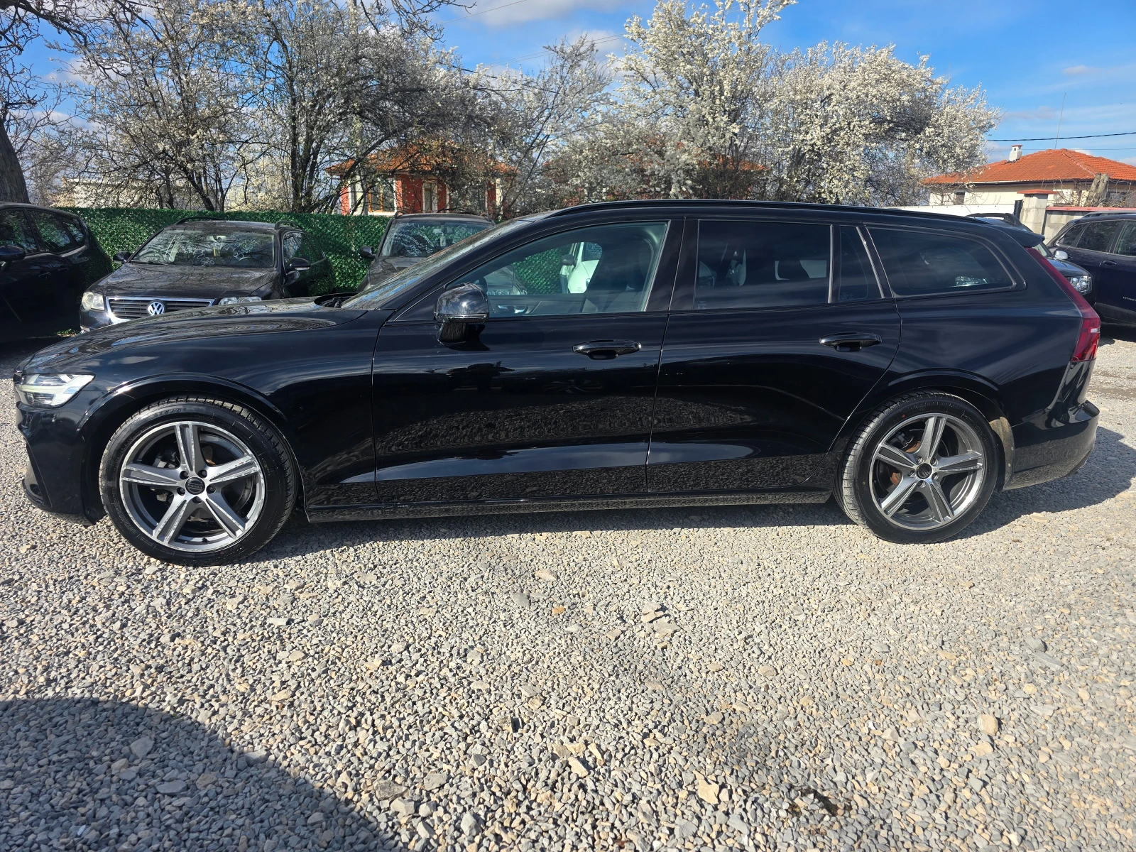 Volvo V60 2.0D3-190K.C-R-DESIGN-СУПЕР ЛУКСОЗНО ИЗПЪЛНЕНИЕ, снимка 3 - Автомобили и джипове - 54043681