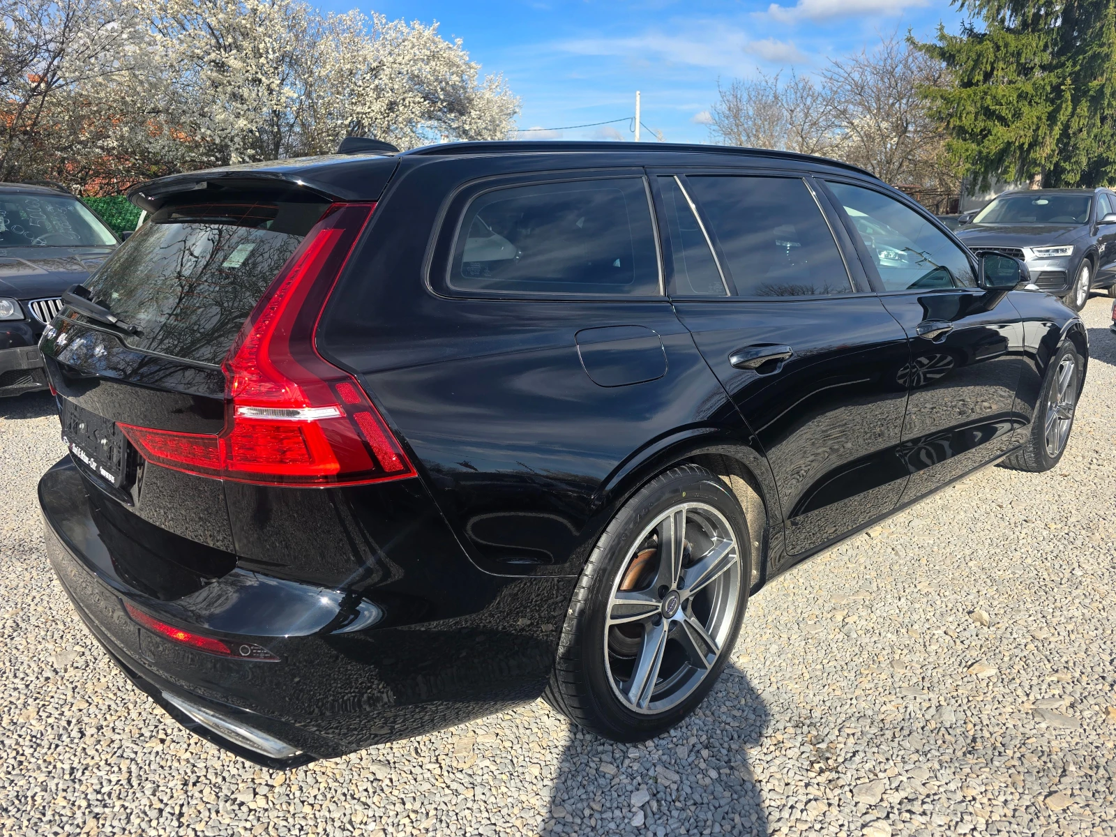 Volvo V60 2.0D3-190K.C-R-DESIGN-СУПЕР ЛУКСОЗНО ИЗПЪЛНЕНИЕ, снимка 8 - Автомобили и джипове - 54043681