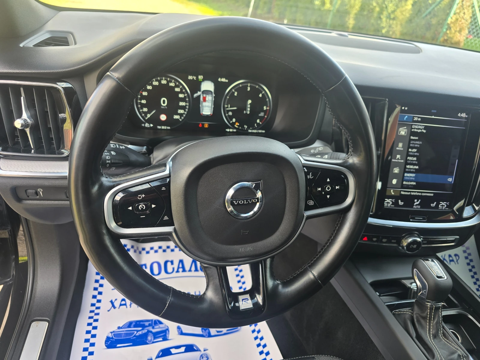 Volvo V60 2.0D3-190K.C-R-DESIGN-СУПЕР ЛУКСОЗНО ИЗПЪЛНЕНИЕ, снимка 17 - Автомобили и джипове - 54043681