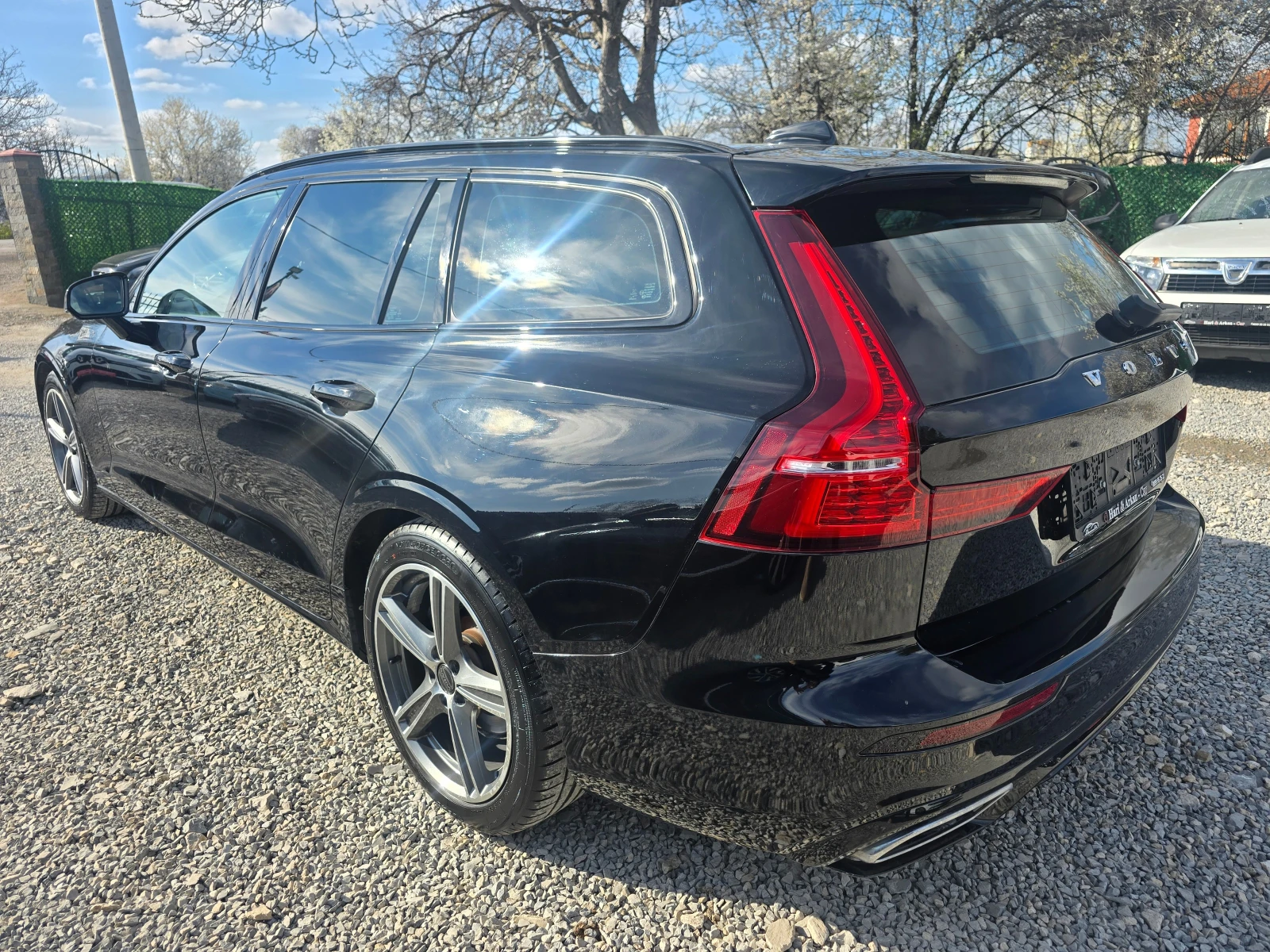 Volvo V60 2.0D3-190K.C-R-DESIGN-СУПЕР ЛУКСОЗНО ИЗПЪЛНЕНИЕ, снимка 4 - Автомобили и джипове - 54043681
