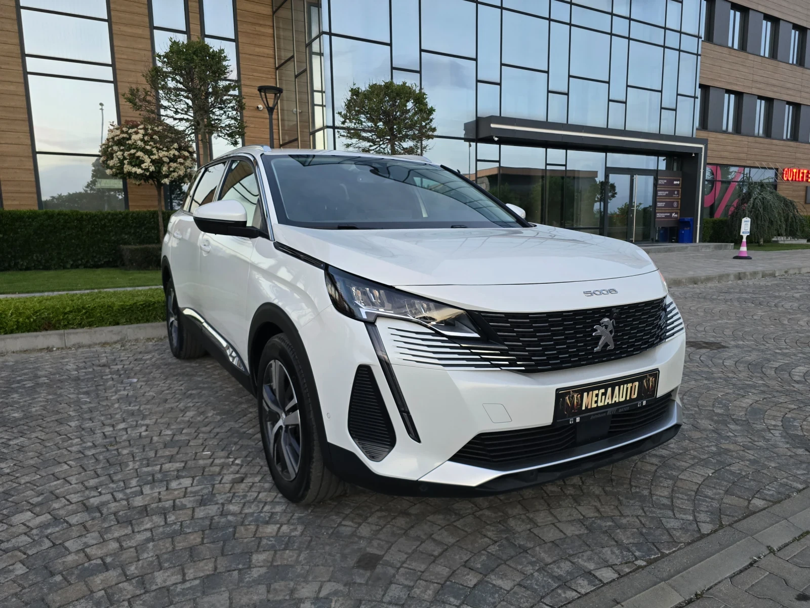Peugeot 5008 1.5BlueHdi.New Line.EAT8.Distronic.Keyless.43000км, снимка 3 - Автомобили и джипове - 54527914