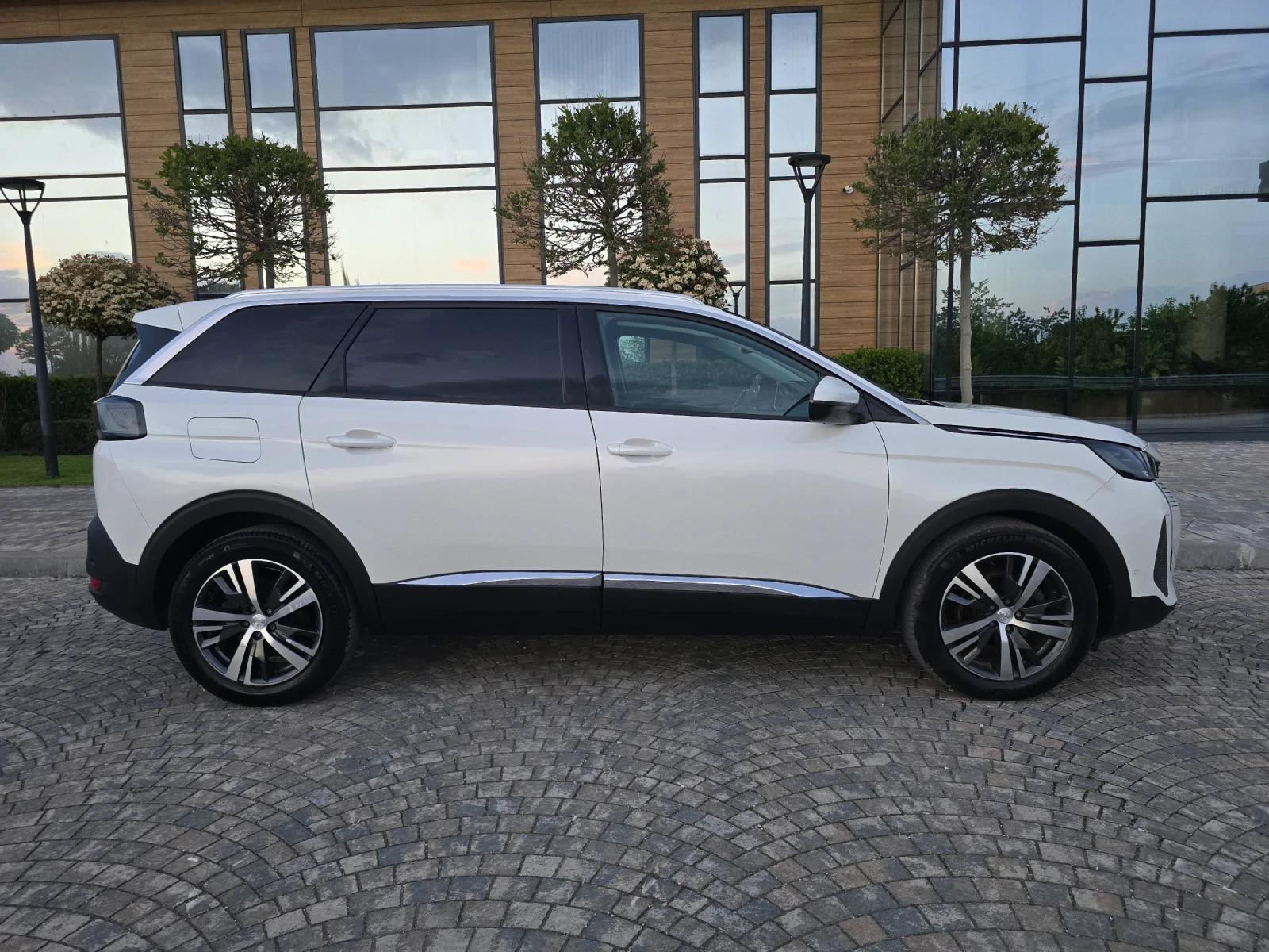 Peugeot 5008 1.5BlueHdi.New Line.EAT8.Distronic.Keyless.43000км, снимка 4 - Автомобили и джипове - 54527914