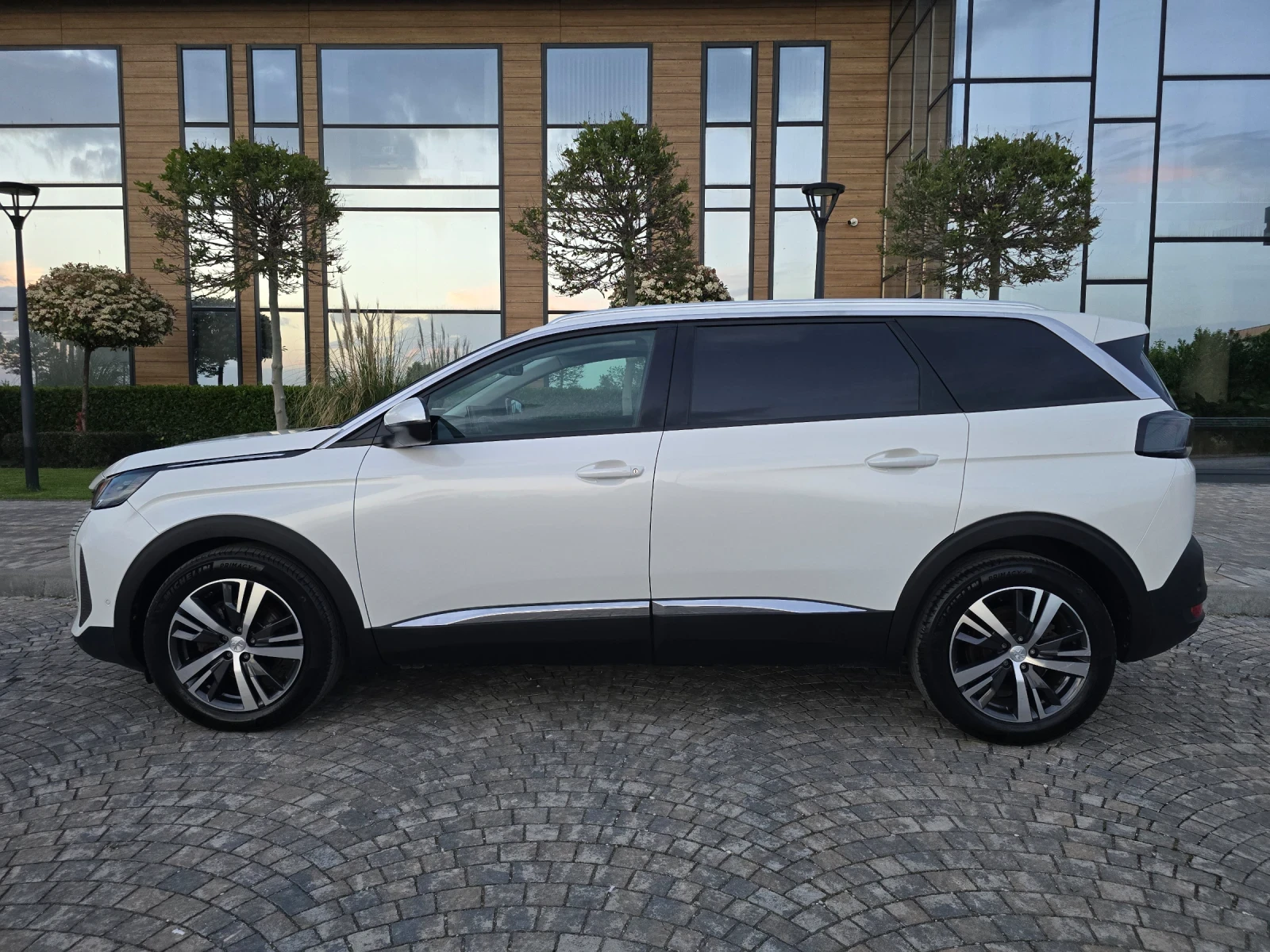Peugeot 5008 1.5BlueHdi.New Line.EAT8.Distronic.Keyless.43000км, снимка 8 - Автомобили и джипове - 54527914