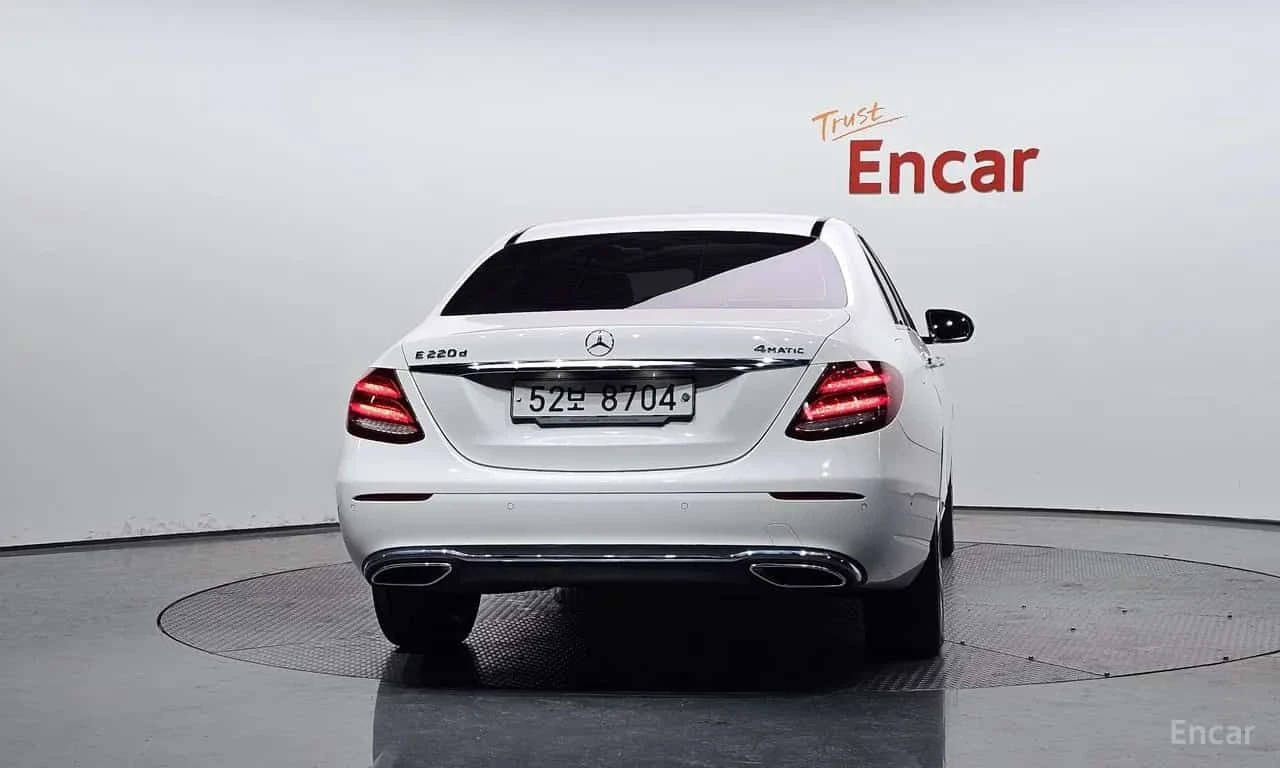 Mercedes-Benz E 220 * E220d 4MATIC Avantgarde * ЦЕНА ДО БГ, снимка 4 - Автомобили и джипове - 55663201