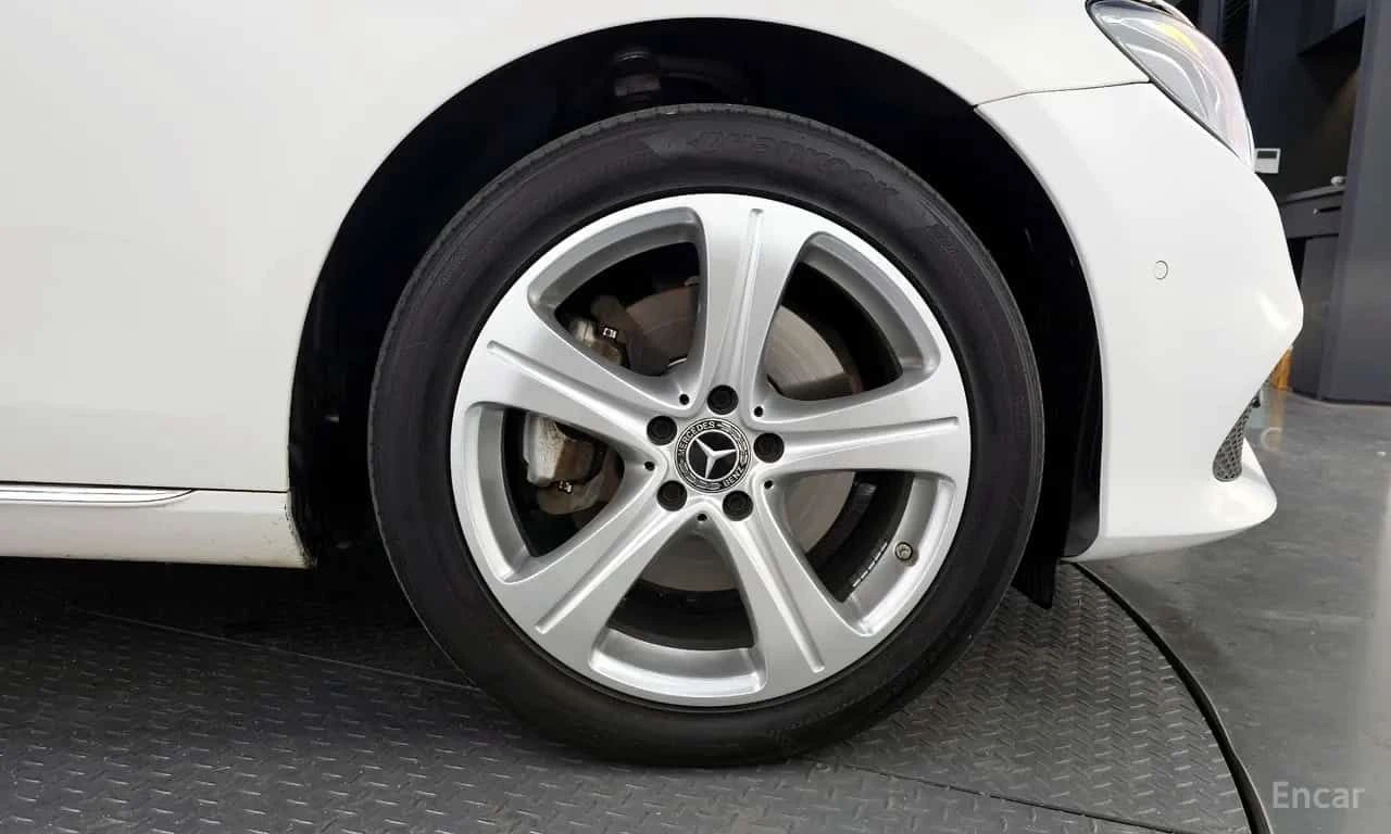 Mercedes-Benz E 220 * E220d 4MATIC Avantgarde * ЦЕНА ДО БГ, снимка 5 - Автомобили и джипове - 55663201