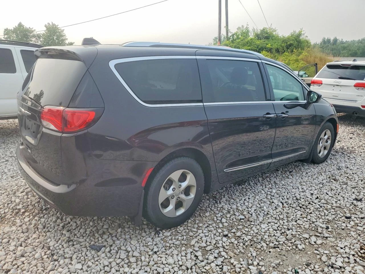 Chrysler Pacifica 3.6l Touring L Plus, снимка 3 - Автомобили и джипове - 56024997