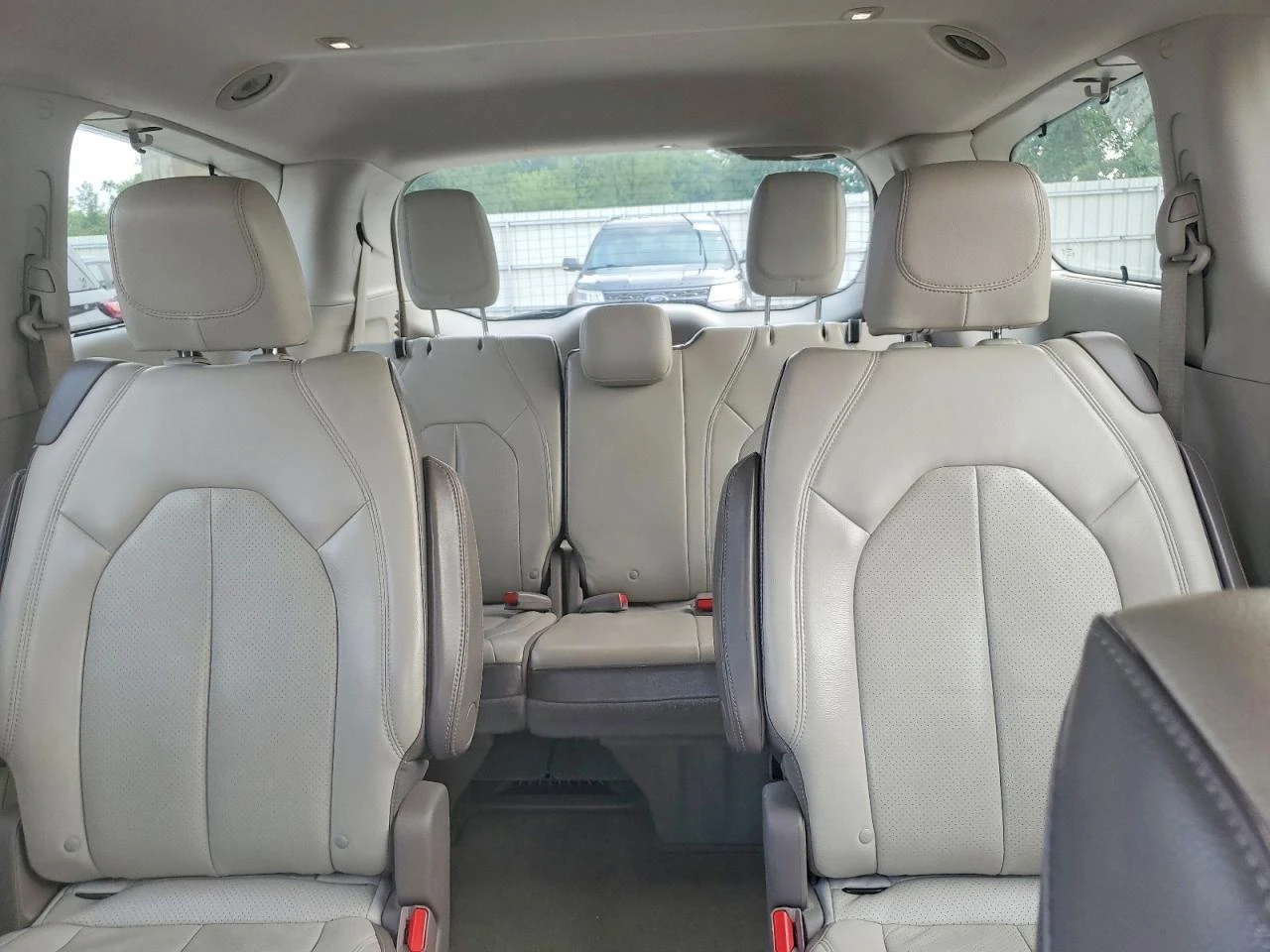Chrysler Pacifica 3.6l Touring L Plus, снимка 10 - Автомобили и джипове - 56024997