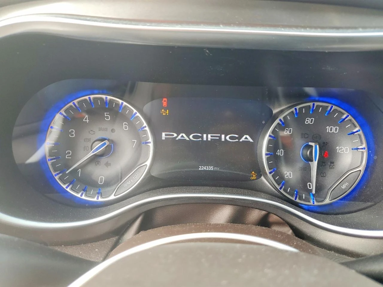 Chrysler Pacifica 3.6l Touring L Plus, снимка 9 - Автомобили и джипове - 56024997
