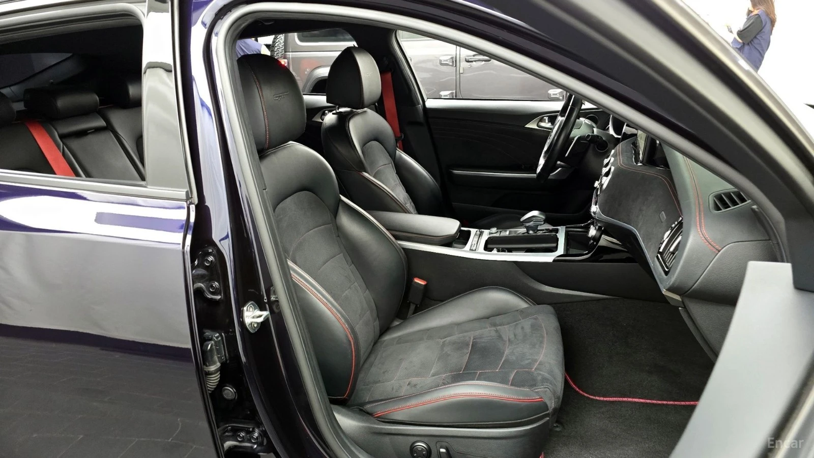 Kia Stinger MEISTER 3.3 GT AWD - DISTRONIC - ОБДУХ - ПОДГРЕВИ, снимка 11 - Автомобили и джипове - 56114045