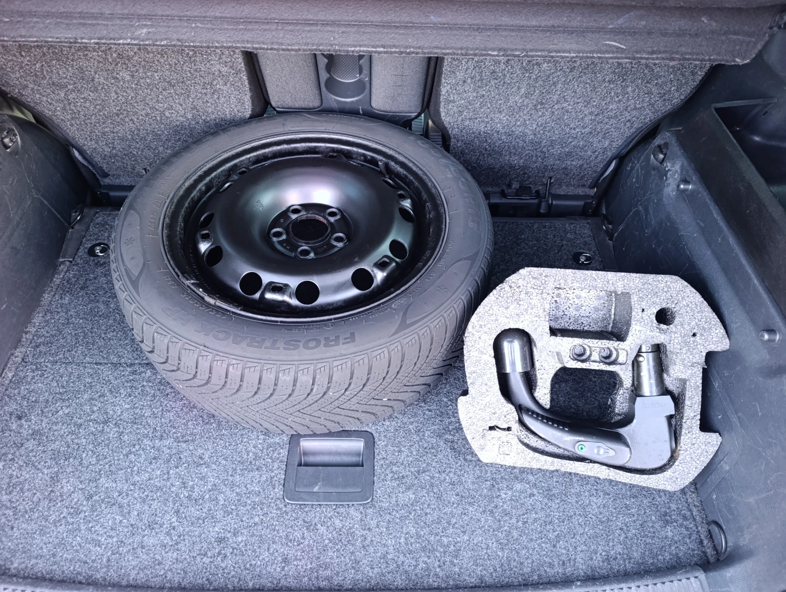 Skoda Roomster 1.4i-16v ГАЗ+ БЕНЗИН, снимка 16 - Автомобили и джипове - 56261286
