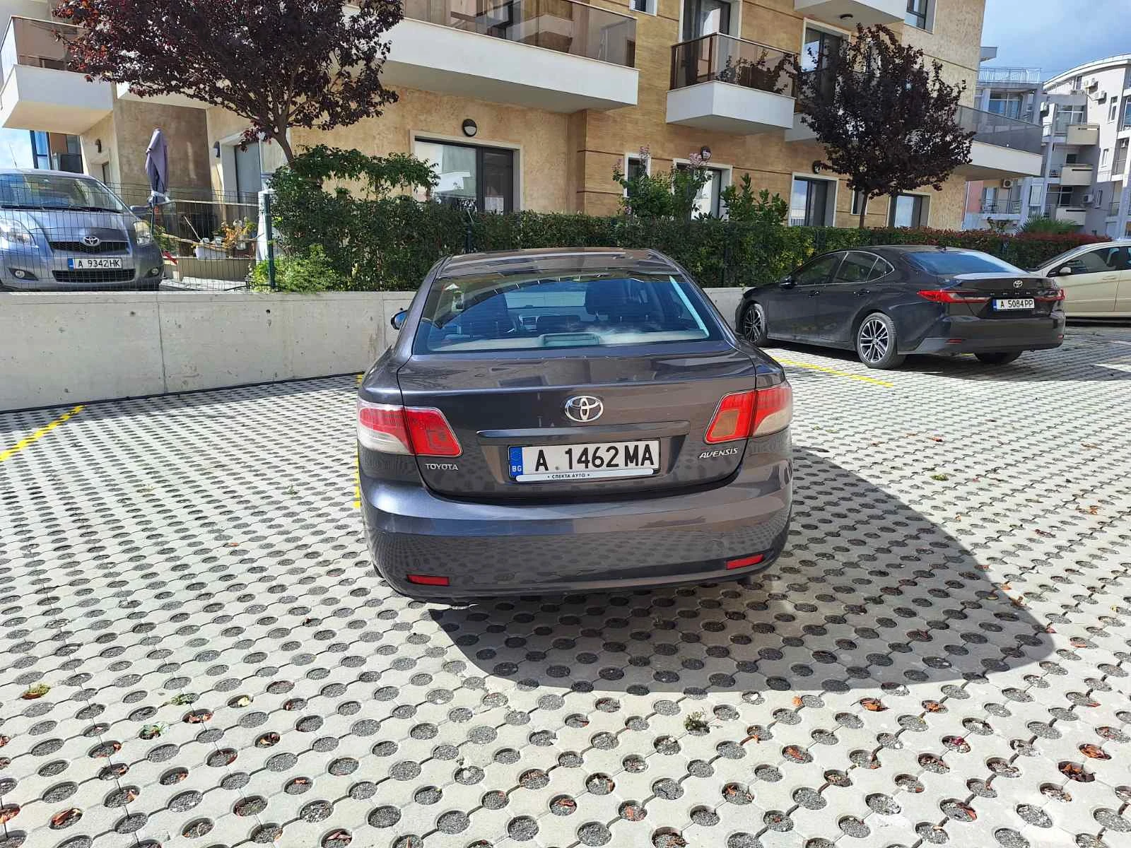 Toyota Avensis 1.8i Бензин/Газ, снимка 3 - Автомобили и джипове - 56317917