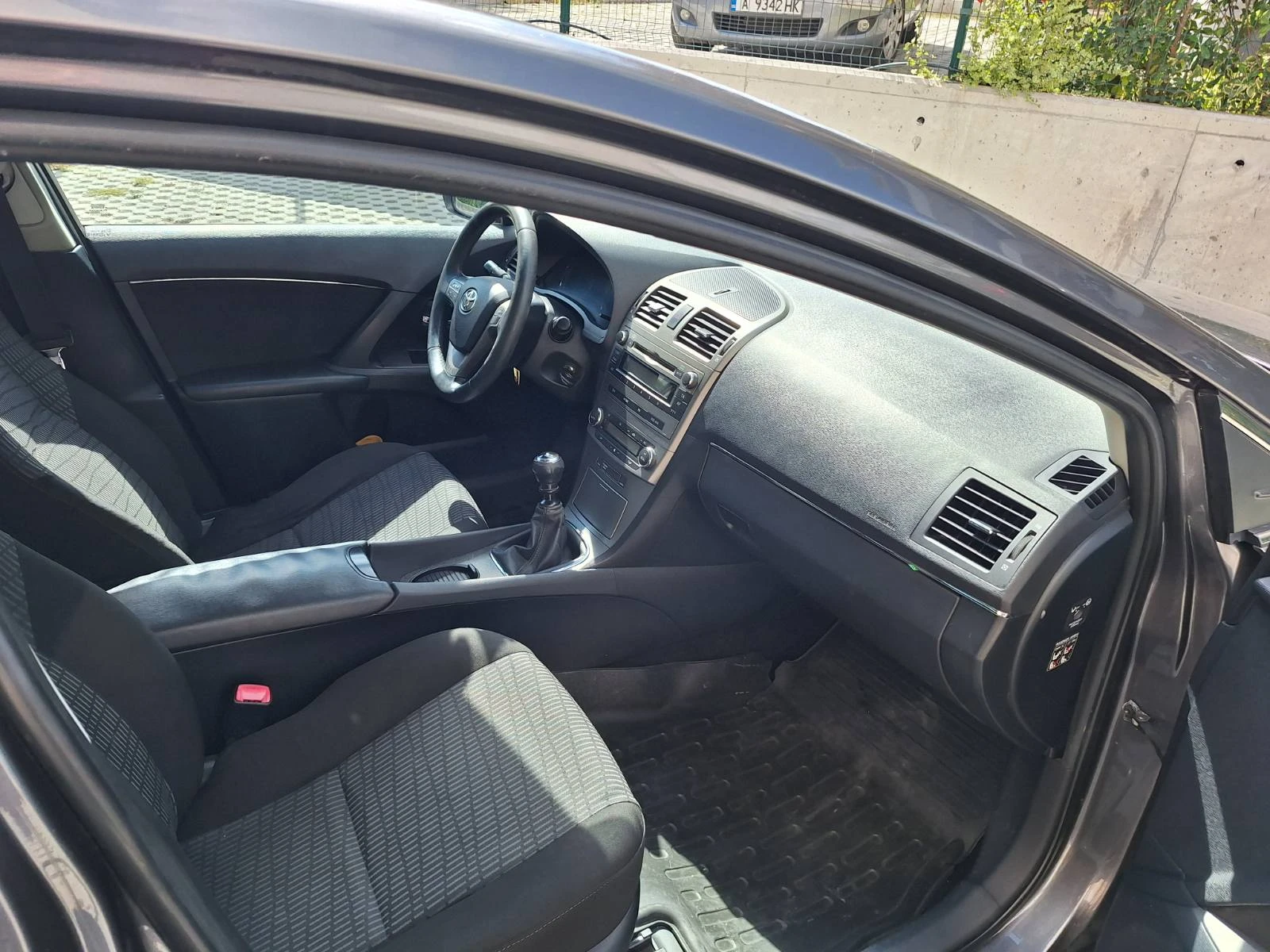 Toyota Avensis 1.8i Бензин/Газ, снимка 11 - Автомобили и джипове - 56317917
