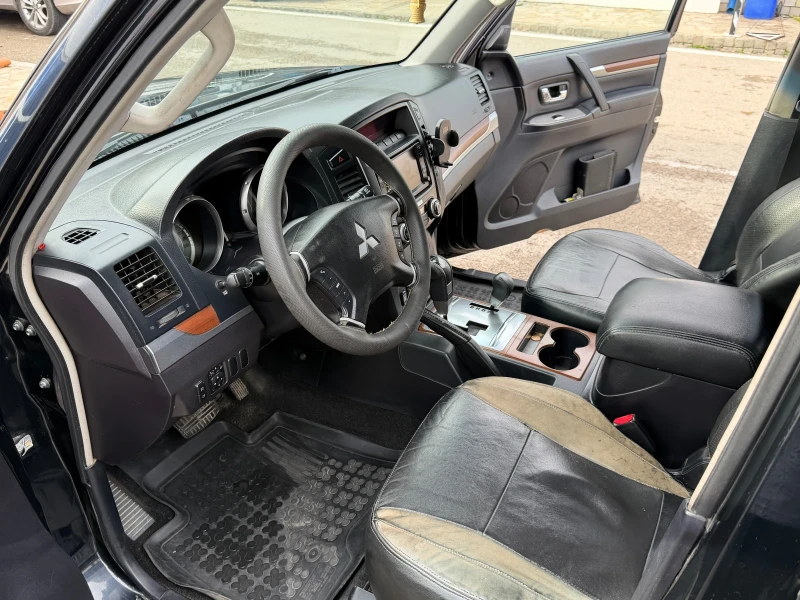 Mitsubishi Pajero 3.2 D, снимка 10 - Автомобили и джипове - 52389542