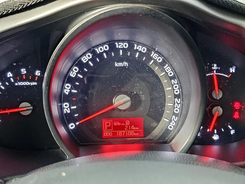 Kia Sportage, снимка 7 - Автомобили и джипове - 52557513