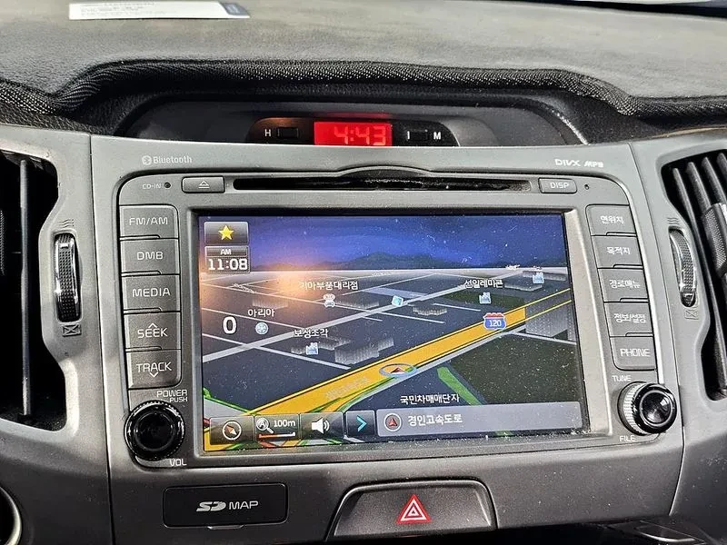 Kia Sportage, снимка 13 - Автомобили и джипове - 52557513