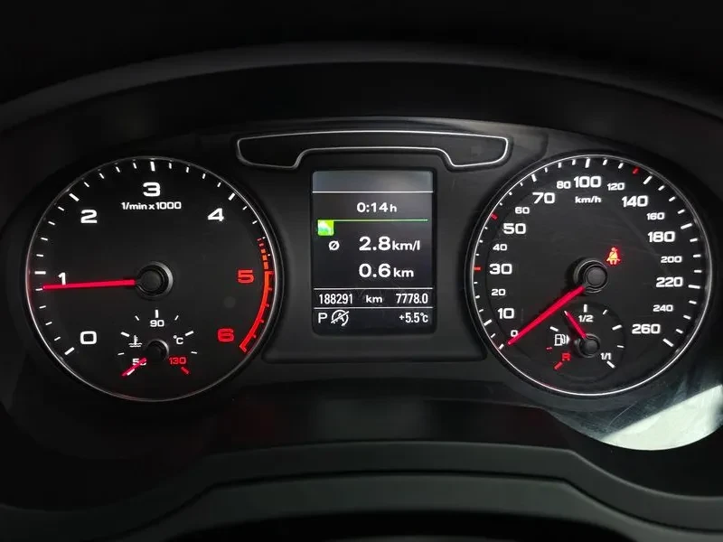 Audi Q3 2.0 TDI Quattro, снимка 8 - Автомобили и джипове - 55128648