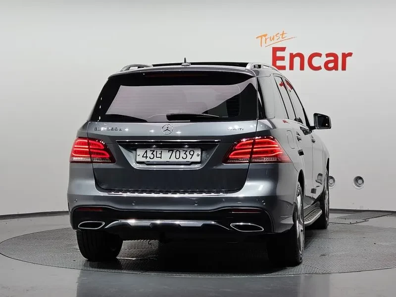 Mercedes-Benz GLE 350 D 4Matic Premium, снимка 4 - Автомобили и джипове - 55883316