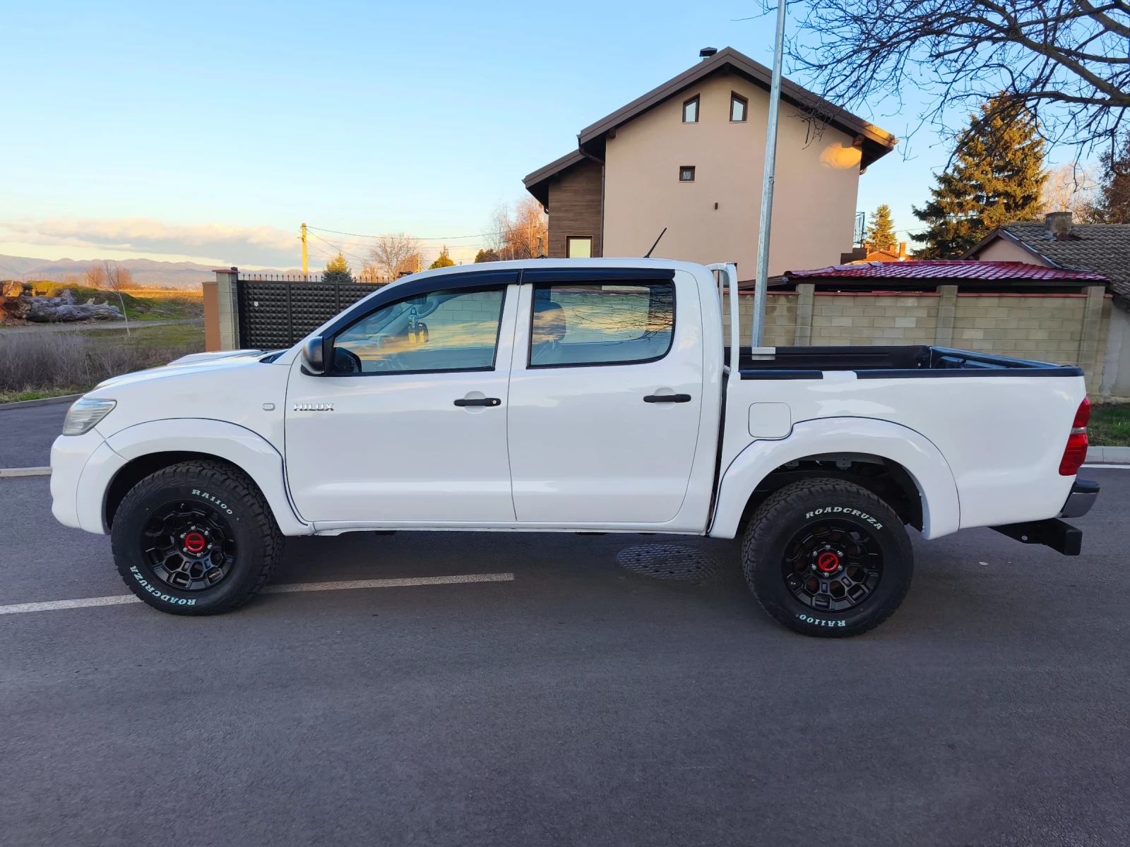 Toyota Hilux 2.5 D4D 144 Регистриран , снимка 9 - Автомобили и джипове - 53624803