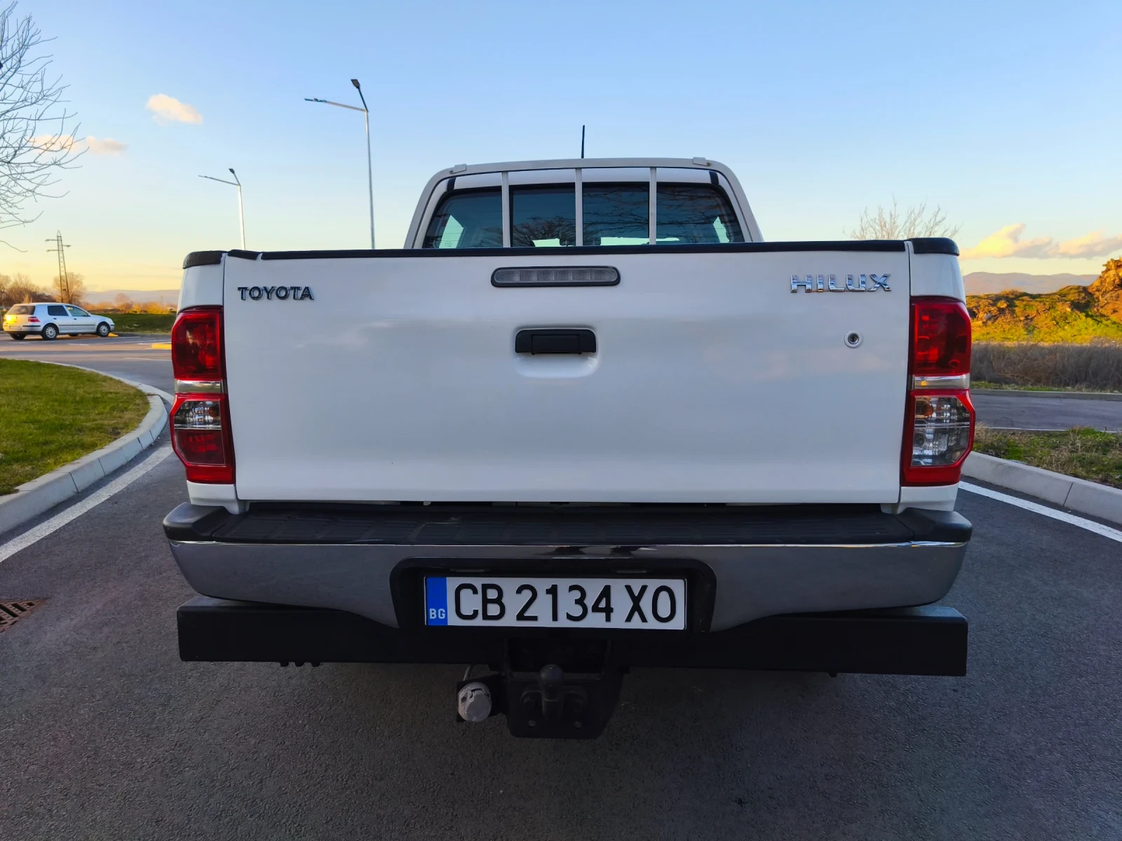 Toyota Hilux 2.5 D4D 144 Регистриран , снимка 7 - Автомобили и джипове - 53624803