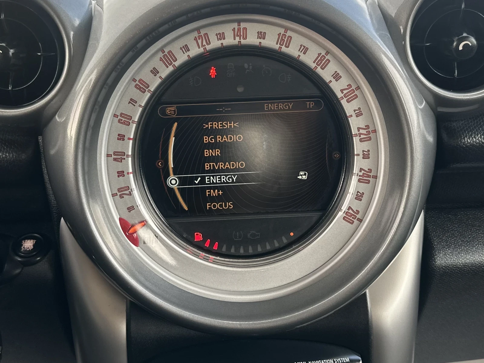 Mini Countryman D ALL4 / MULTIMEDIA / Harman Kardon / 6-СКОРОСТИ, снимка 12 - Автомобили и джипове - 55653286