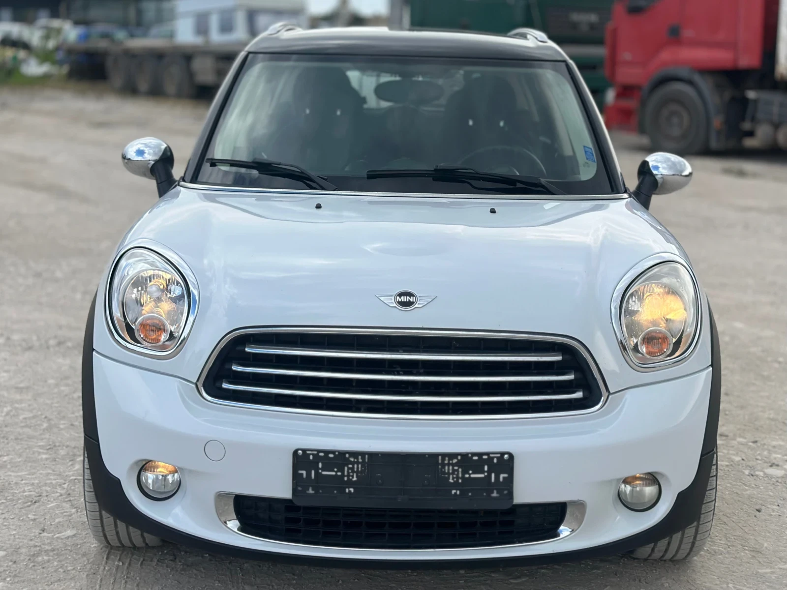 Mini Countryman D ALL4 / MULTIMEDIA / Harman Kardon / 6-СКОРОСТИ, снимка 2 - Автомобили и джипове - 55653286