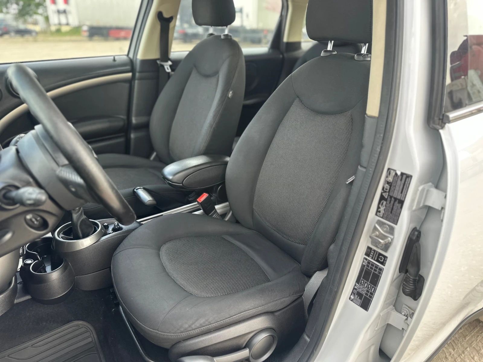 Mini Countryman D ALL4 / MULTIMEDIA / Harman Kardon / 6-СКОРОСТИ, снимка 8 - Автомобили и джипове - 55653286