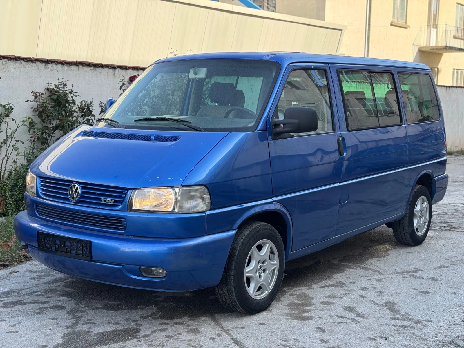 VW Multivan 2.5TDI* KLIMA - изображение 4