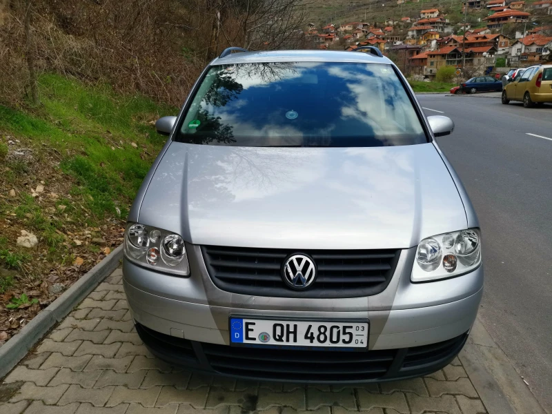 VW Touran 1.6 FSI, снимка 2 - Автомобили и джипове - 47080757