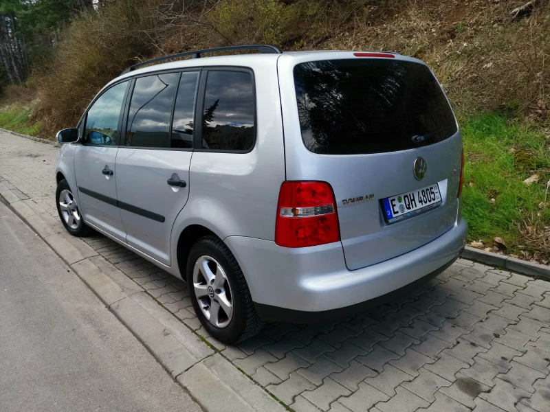 VW Touran 1.6 FSI, снимка 3 - Автомобили и джипове - 47080757