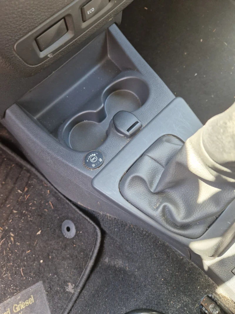 Dacia Lodgy 1.6 Газ - Бензин  - 7 места, снимка 12 - Автомобили и джипове - 49991954