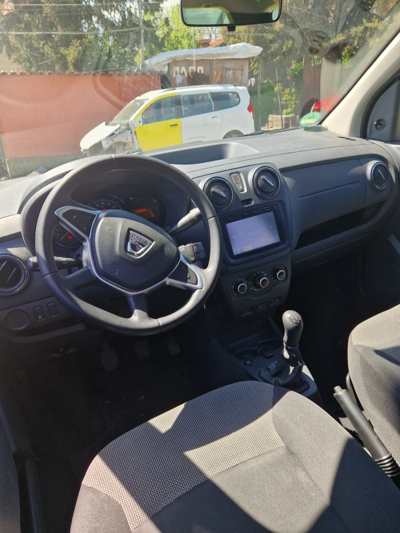 Dacia Lodgy 1.6 Газ - Бензин  - 7 места, снимка 7 - Автомобили и джипове - 49991954