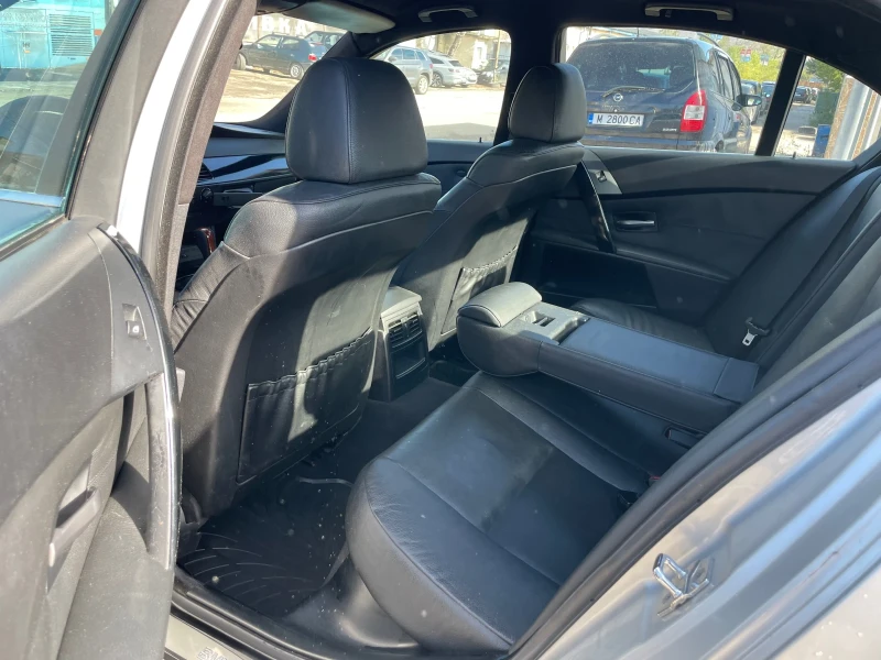 BMW 530 D 3.0d M-paket, снимка 13 - Автомобили и джипове - 52740539
