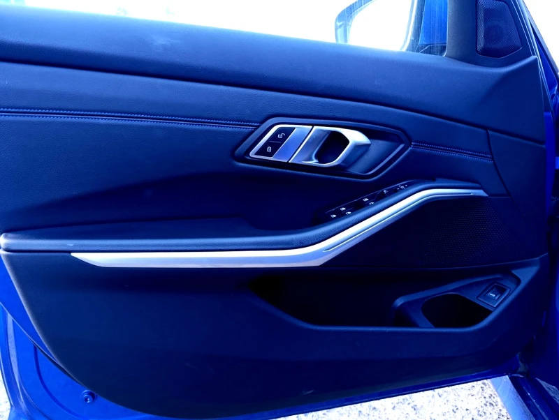 BMW 320 d XDrive MSport Сервизна история!, снимка 9 - Автомобили и джипове - 52883252